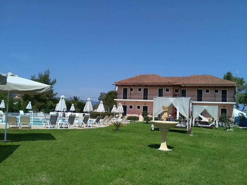 Eleni'S Garden & Castello Suites Alykanas  Dış mekan fotoğraf
