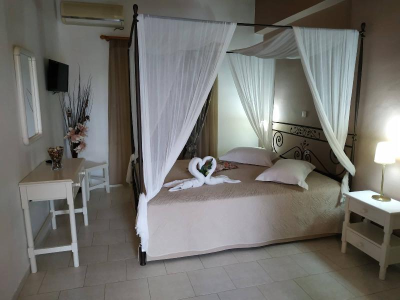Eleni'S Garden & Castello Suites Alykanas  Dış mekan fotoğraf