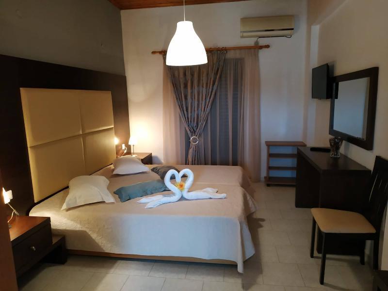Eleni'S Garden & Castello Suites Alykanas  Dış mekan fotoğraf