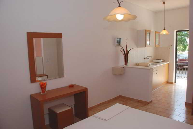 Eleni'S Garden & Castello Suites Alykanas  Dış mekan fotoğraf