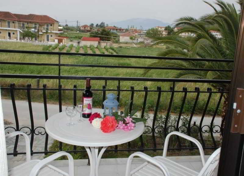 Eleni'S Garden & Castello Suites Alykanas  Dış mekan fotoğraf
