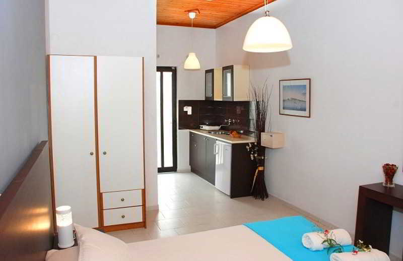 Eleni'S Garden & Castello Suites Alykanas  Dış mekan fotoğraf